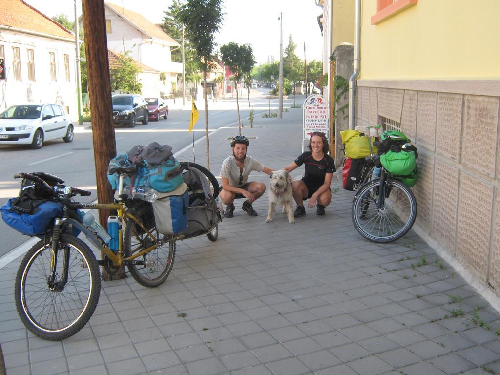 Base For Adventurers - Urban Guerrilla Hotel Negotin Exterior foto