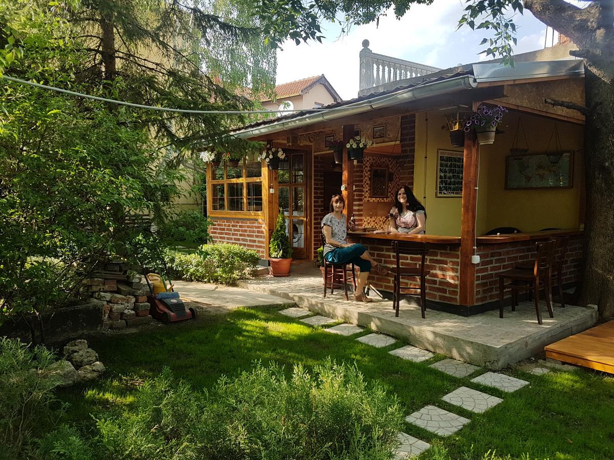 Base For Adventurers - Urban Guerrilla Hotel Negotin Exterior foto